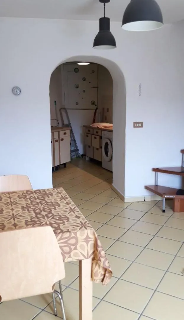 Guenstiges, Ruhiges Haeuschen Appartement Aulla